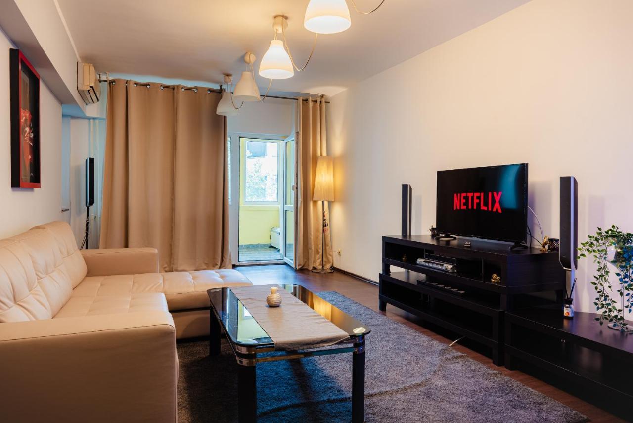 Comfy Apartment With Private Parking And Netflix Bukarest Eksteriør billede