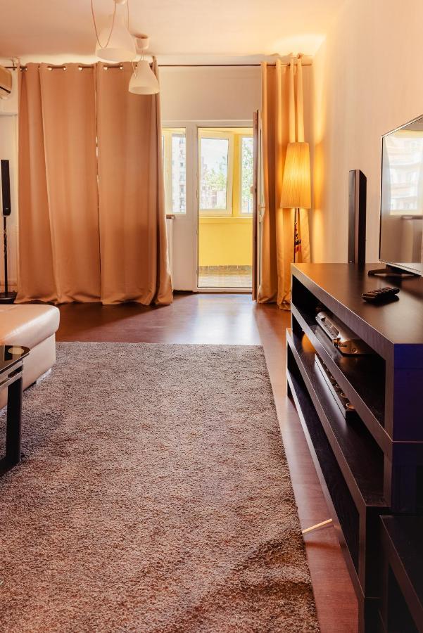 Comfy Apartment With Private Parking And Netflix Bukarest Eksteriør billede