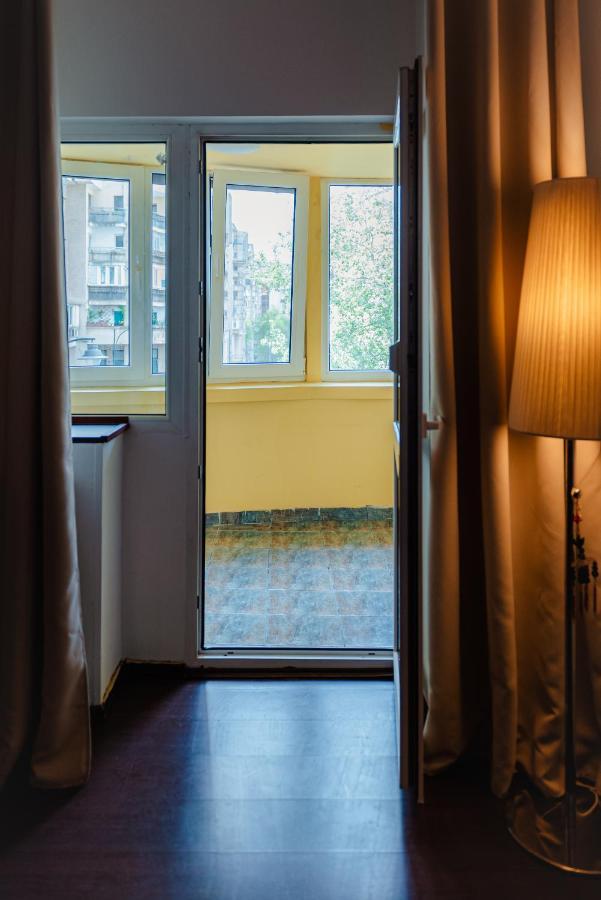 Comfy Apartment With Private Parking And Netflix Bukarest Eksteriør billede