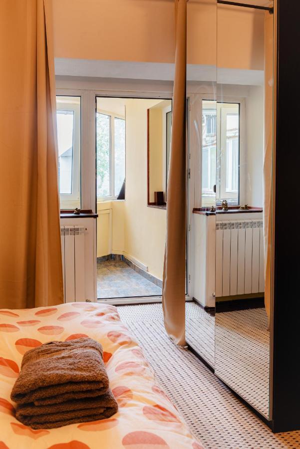 Comfy Apartment With Private Parking And Netflix Bukarest Eksteriør billede