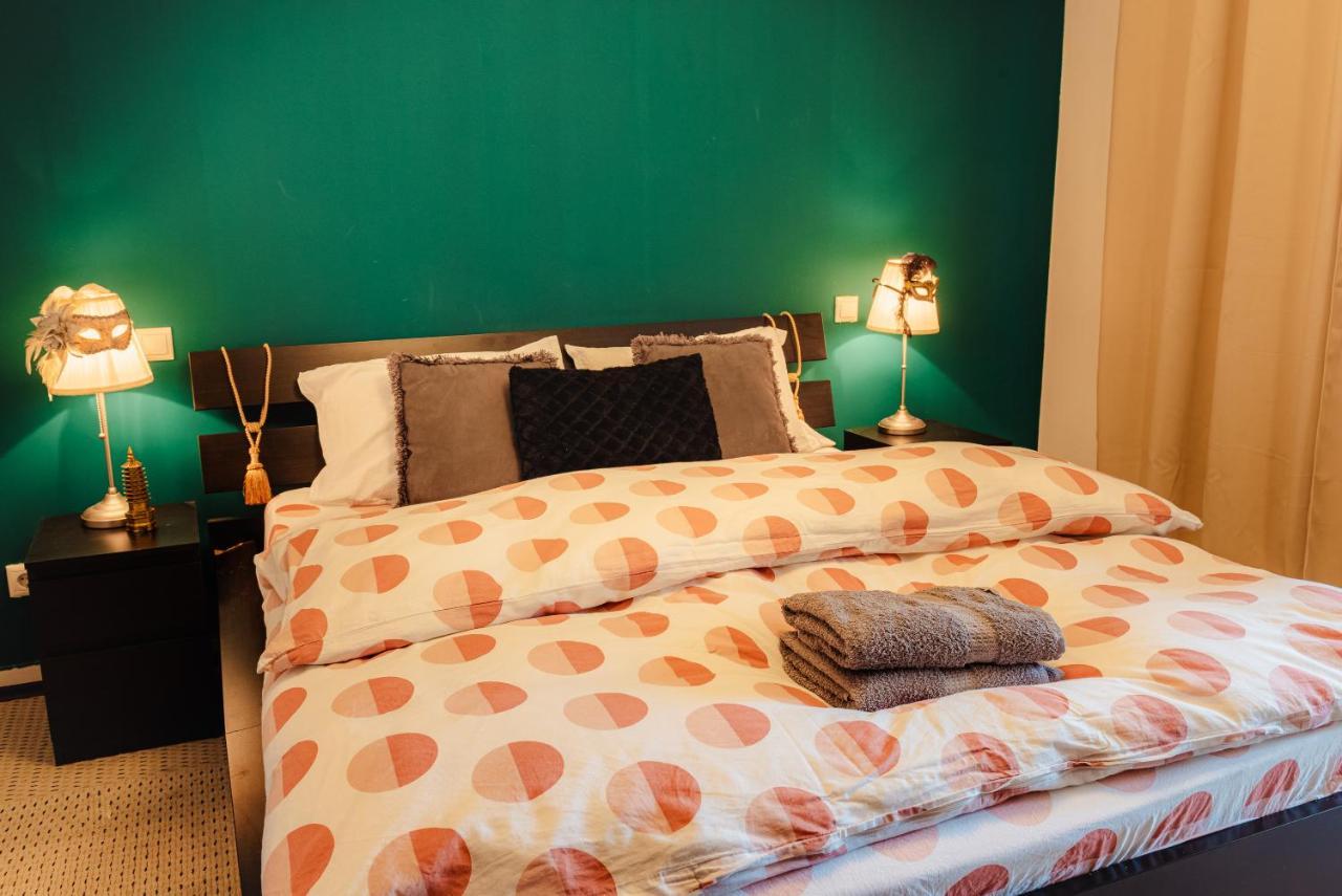 Comfy Apartment With Private Parking And Netflix Bukarest Eksteriør billede