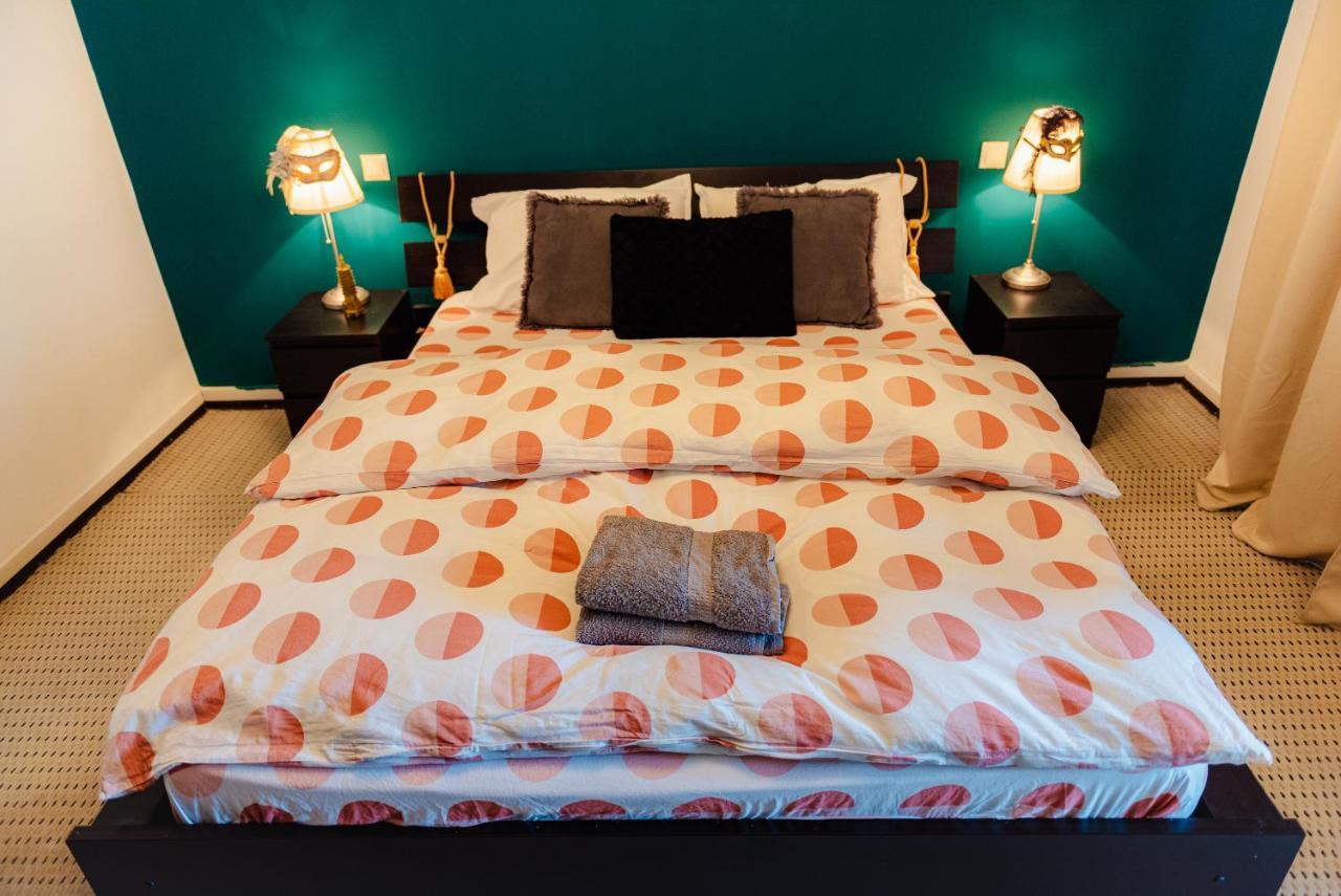 Comfy Apartment With Private Parking And Netflix Bukarest Eksteriør billede