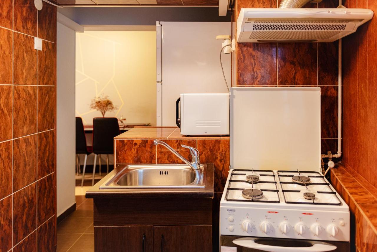 Comfy Apartment With Private Parking And Netflix Bukarest Eksteriør billede