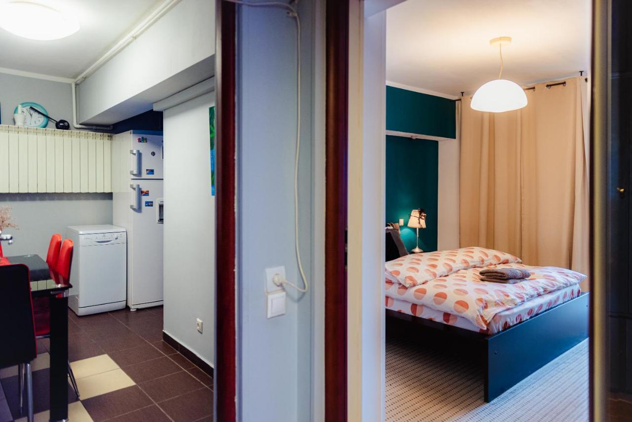 Comfy Apartment With Private Parking And Netflix Bukarest Eksteriør billede