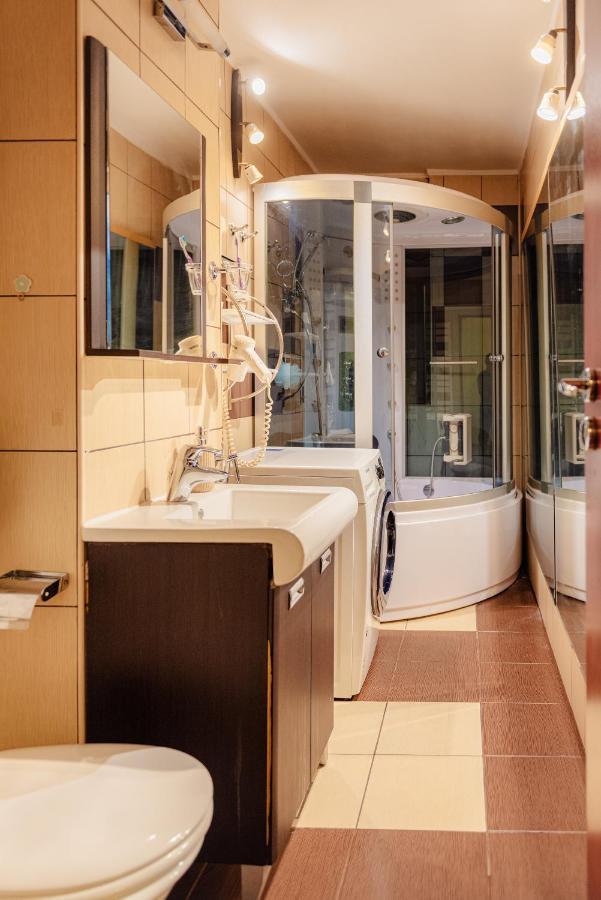 Comfy Apartment With Private Parking And Netflix Bukarest Eksteriør billede