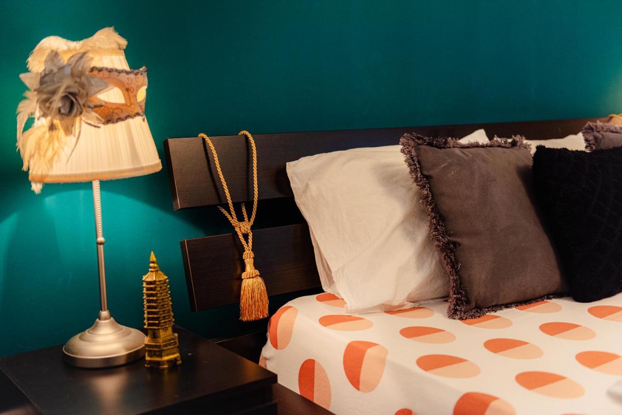 Comfy Apartment With Private Parking And Netflix Bukarest Eksteriør billede